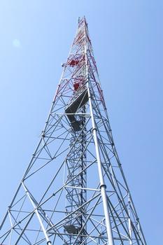 Emetteur radio et radiotéléphonie de Wissembourg (67/Bas-Rhin/Alsace). Hauteur 75 m selon l'ANFR (Agence Nationale des Fréquences)