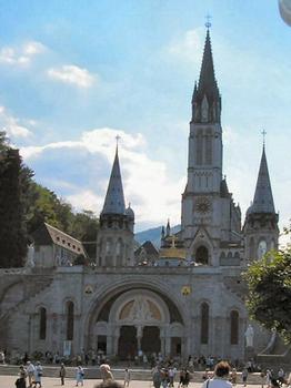 Basilica of Our Lady of the Rosary in front of the Basilica of the Immaculate Conception at Lourdes