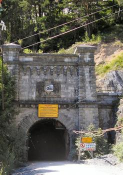 Tunnel ferroviaire du Somport : Tête côté Espagne à CANFRANC Aménagement du tunnel ferroviaire en galerie de secours du tunnel routier