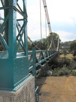 Pont suspendu de Saint-Bauzille-de-Putois, Hérault, France. L'ouvrage après sa reconstruction de 2004/2005