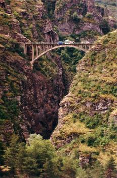 Pont de la Mariée, Gorges de Daluis, Guillaumes, Alpes-Maritimes : Tramways des Alpes Maritimes (TAM) Pont-de-Gueydan - Guillaumes (vallée du Haut Var), (19 km 1923 - 1929)