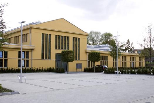 Alte Wagenfabrik von 1926, Maarweg/Ecke Vogelsanger Str., Köln-Ehrenfeld. Ehemals Automobilfabrik Scheele mit Werkshalle, Fabrikantenvilla. Umbau von 2003-2009 zu Loftbüros