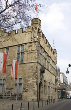 Gürzenich ist eine Festhalle im Zentrum der Altstadt von Köln – Gebaut wurde das Saalgebäude in den Jahren 1441 bis 1447. Im Zweiten Weltkrieg wurde das Haus fast vollständig zerstört und 1955 wieder aufgebaut