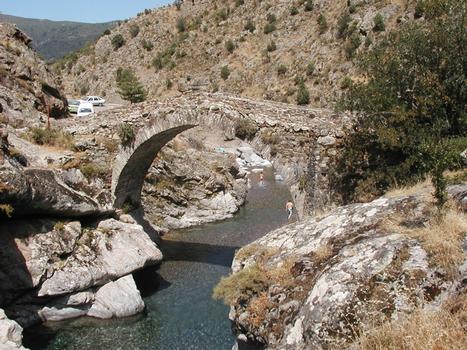 Pont gênois sur l'Asco (Haute Corse)
