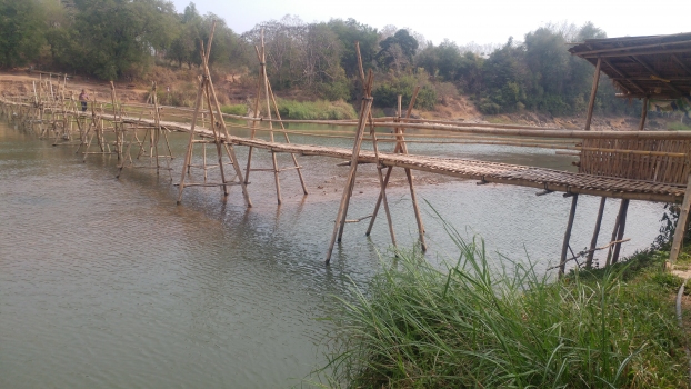 Saisonale Bambusbrücke
