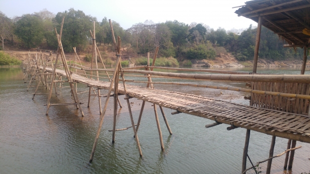 Saisonale Bambusbrücke