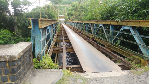 Vieux pont suspendu de Mataram