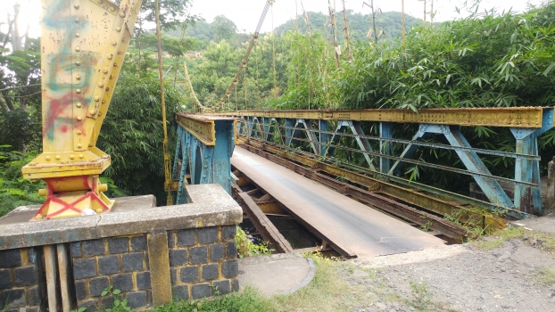 Vieux pont suspendu de Mataram