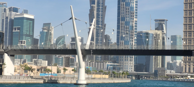 Fußgängerbrücke über den Dubai-Kanal I