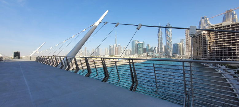 Fußgängerbrücke über den Dubai-Kanal I