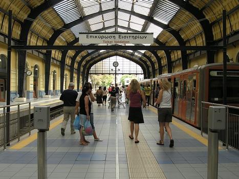 Station de métro Le Pirée