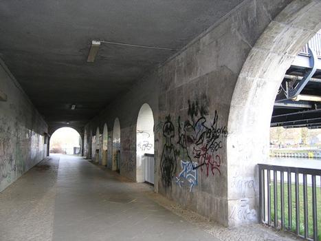 Charlottenbrücke, Berlin