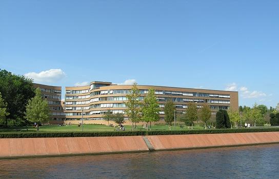 Wohnungen für Bundesbedienstete Moabiter Werder ("Schlange"), Berlin