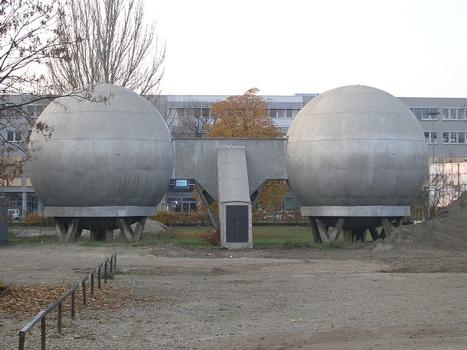 Thermokonstante Kugellabore (1961), Berlin Adlershof, Rudower Chaussee 11 (Architekt: Horst Weiser)