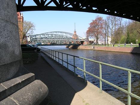 Passerelle sur le canal de Lübeck
