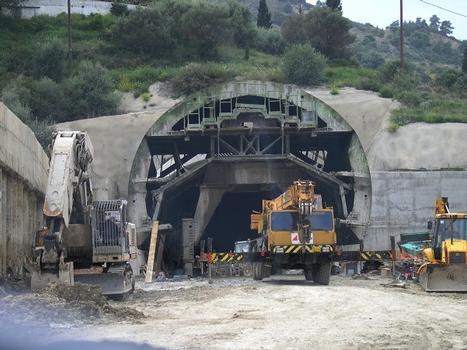 Tunnel ferroviaire de Platanos