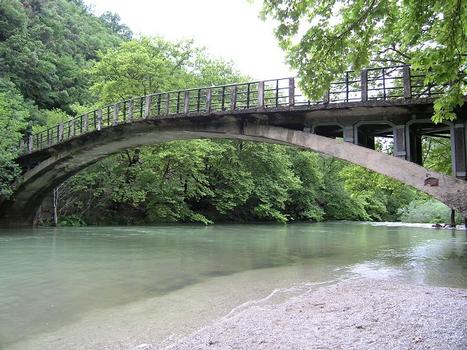 Brücke über den Voidomatis bei Aristi, Ioannina, Epirus