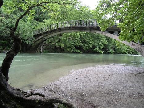 Brücke über den Voidomatis bei Aristi, Ioannina, Epirus