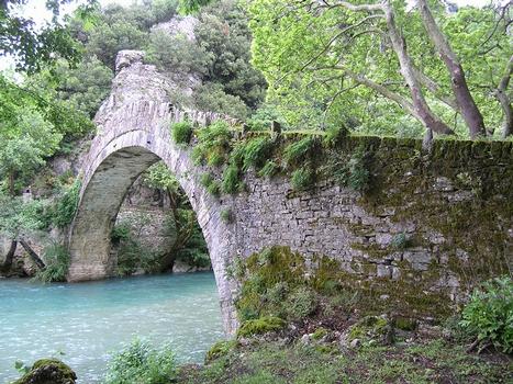 Brücke von Klidonia über den Voidomatis Fluss, Klidonia, Ioannina, Epirus