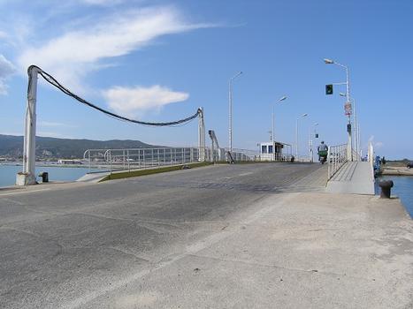 Verbindungsbrücke zwischen Lefkada und Festland, Griechenland (schwimmende Brücke)