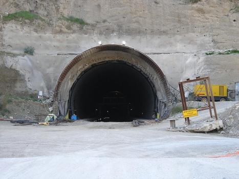Tunnels ferroviaires de Derveni