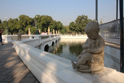 Doll's Bridge at the Bang Pa-In Royal Palace