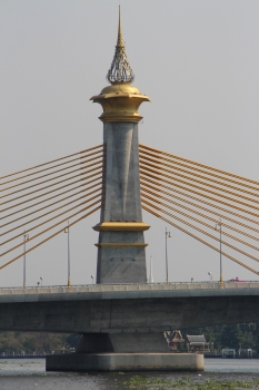 Maha Chesadabodindranusorn-Brücke