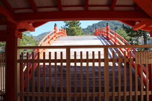 Brücke im Itsukushima-Schrein