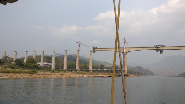 Eisenbahnbrücke über den Mekong