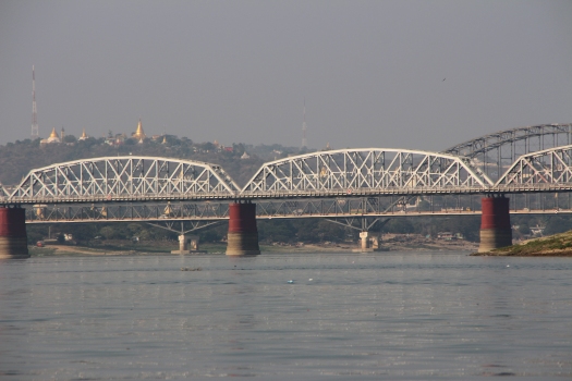 Ava-Brücke