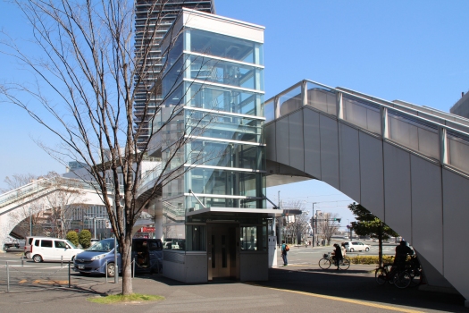 Passage piéton supérieur de la gare de Kumamoto