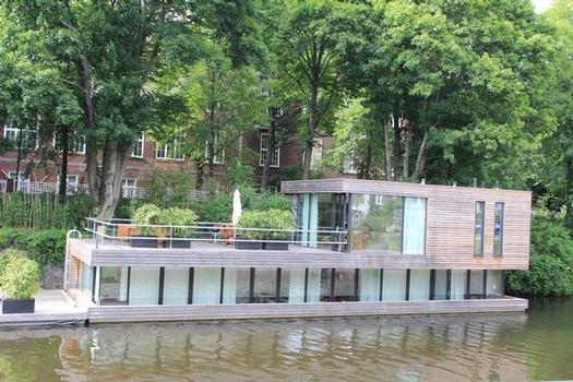Houseboat on Eilbek Canal (Berth 1.2)