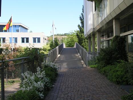 Passerelle sur la Mia-Seeger-Strasse à Stuttgart