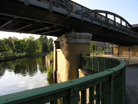 Köthener Brücke über den Landwehrkanal und U-Bahnbrücke