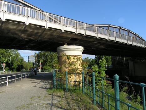 Köthener Brücke über den Landwehrkanal und U-Bahnbrücke