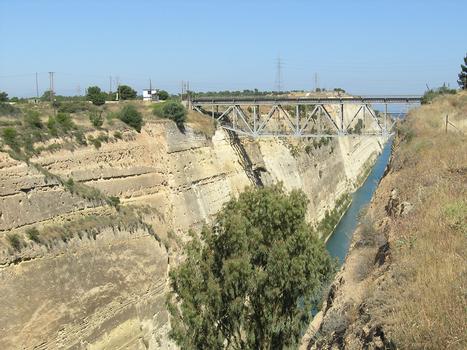 Pont ferroviaire sur le canal de Corinthe