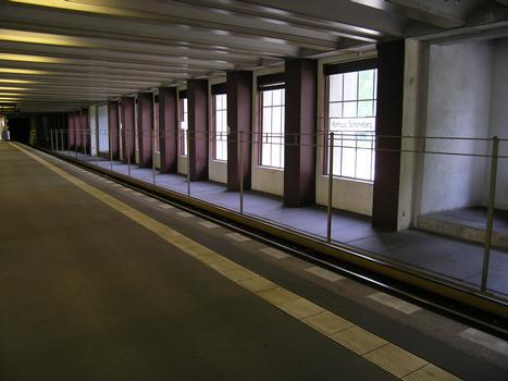 Station de métro «Rathaus Schöneberg» à Berlin