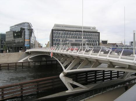 Bundespressekonferenz, Berlin, with Kronprinzen Bridge in front