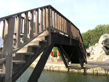 Pont sur le port de Porto Rotondo, Sardaigne