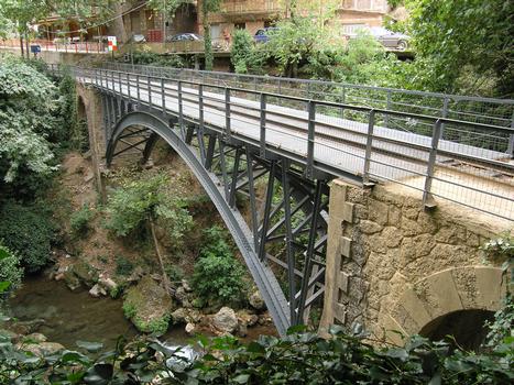 Pont entre Zahlorou et la gare de Mega Spilaio