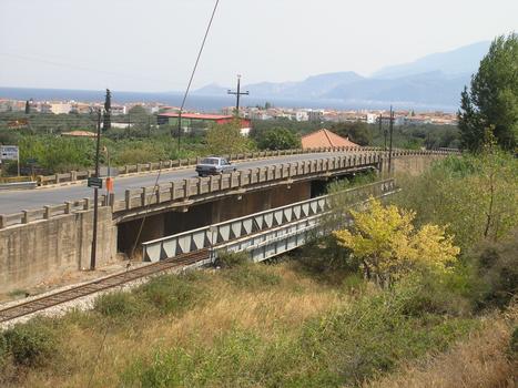 Pont sur la ligne ferroviaire de Patras à Athènes