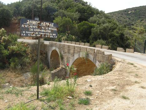 Straßenbrücke bei Lerna, Griechenland