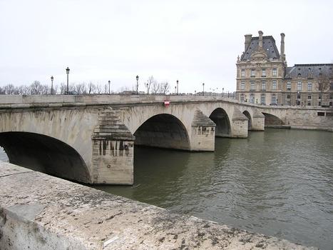 Carrousel Bridge