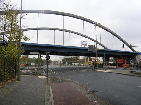 Montierung der vormontierten Wendenheidebrücke, Berlin Köpenick