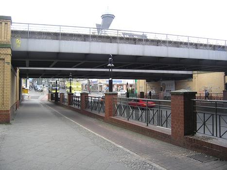 Pont de la S-Bahn sur la Albrechtsstrasse à Berlin-Steglitz
