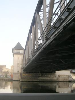 S-Bahnbrücke (Ringbahnbrücke Oberspree) neben der Elsenbrücke, Berlin