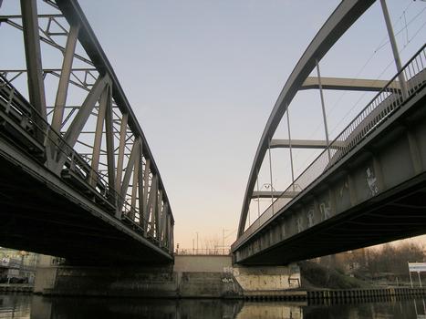 S-Bahn- und Fernbahnbrücke neben der Elsenbrücke, Berlin