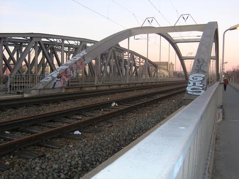 Fernbahn- und Parkwegbrücke neben der Elsenbrücke, Berlin