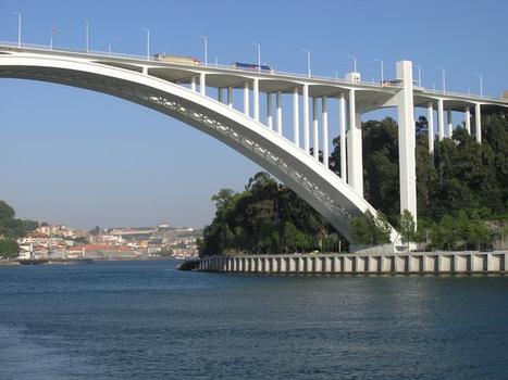 Arrábida Bridge