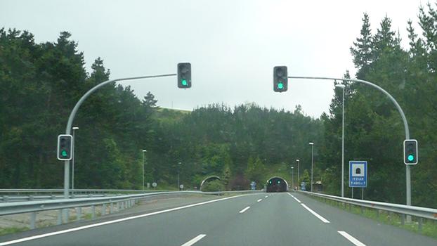 Itziar Tunnel, Autopista del Cantabrico